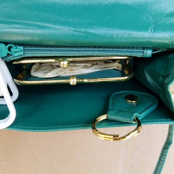 NWT  Leather Purse with Mirror and Inside Zipped Compartments, Key chain Holder - Picture 5 of 9